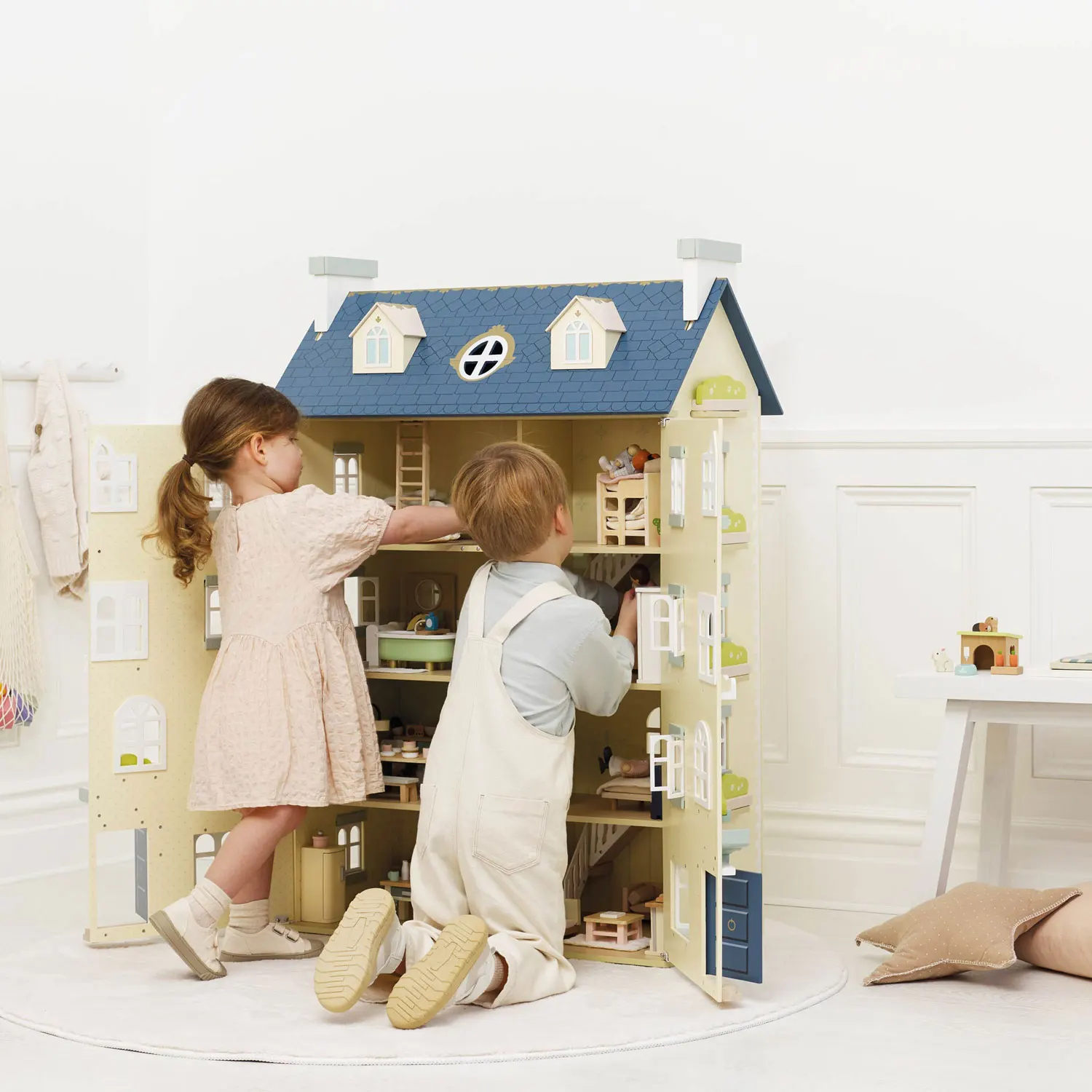 Puppenhaus Palast / Palace Wooden Dolls House-Le Toy Van (LTV)